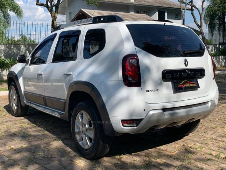 RENAULT - DUSTER - 2015/2016 - Branca - R$ 63.900,00