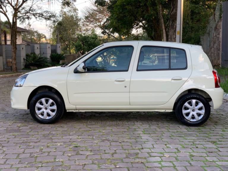 RENAULT - CLIO - 2015/2016 - Branca - R$ 39.900,00