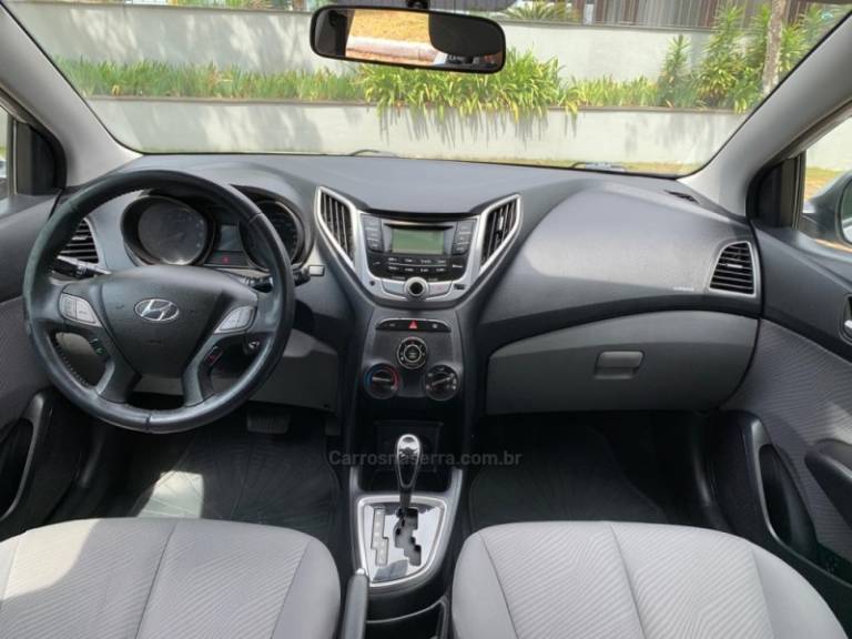 HYUNDAI - HB20S - 2013/2014 - Prata - R$ 58.900,00