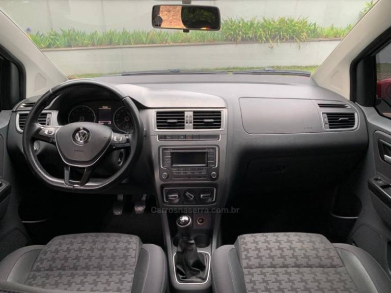 VOLKSWAGEN - FOX - 2016/2017 - Vermelha - R$ 50.500,00