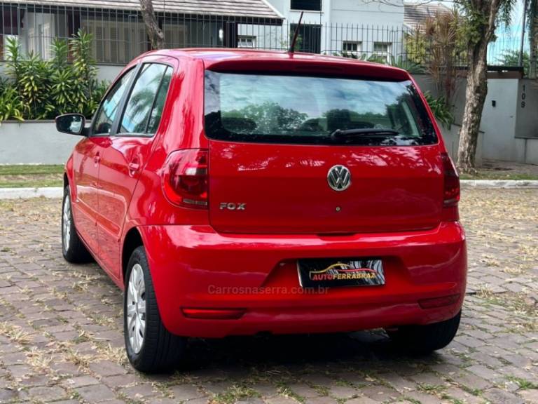 VOLKSWAGEN - FOX - 2013/2013 - Vermelha - Sob Consulta