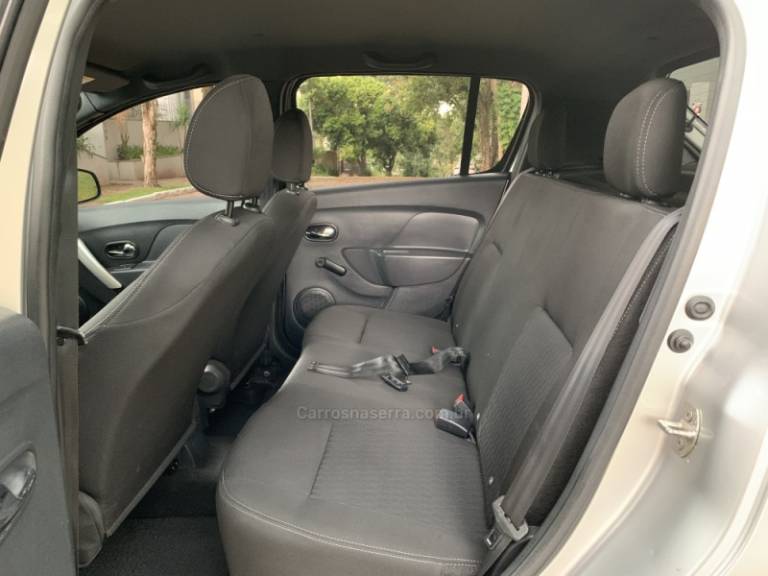 RENAULT - SANDERO - 2019/2020 - Prata - R$ 53.900,00