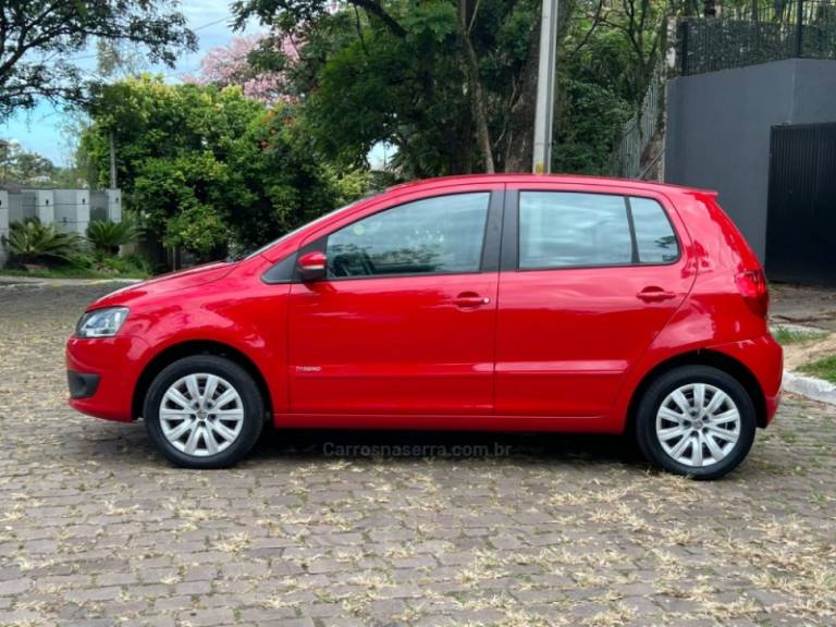 VOLKSWAGEN - FOX - 2013/2013 - Vermelha - Sob Consulta