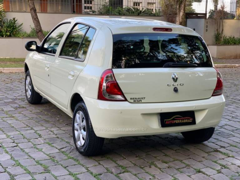 RENAULT - CLIO - 2015/2016 - Branca - R$ 39.900,00
