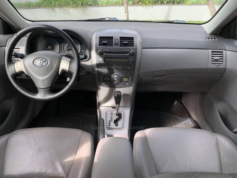 TOYOTA - COROLLA - 2009/2010 - Prata - R$ 58.900,00