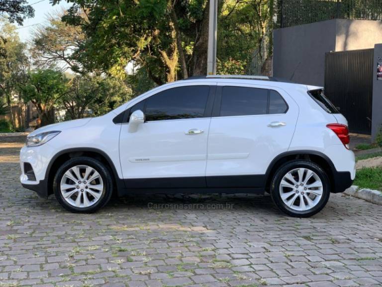CHEVROLET - TRACKER - 2017/2018 - Branca - R$ 95.900,00