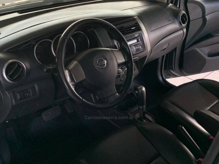 NISSAN - LIVINA - 2011/2012 - Cinza - R$ 41.900,00