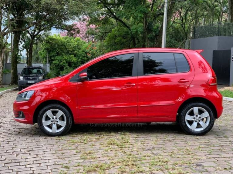 VOLKSWAGEN - FOX - 2016/2017 - Vermelha - R$ 50.500,00