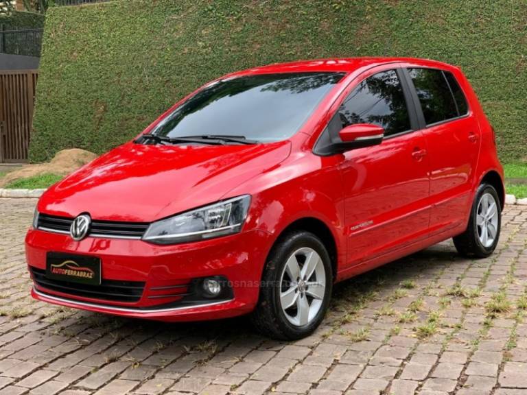 VOLKSWAGEN - FOX - 2016/2017 - Vermelha - R$ 50.500,00